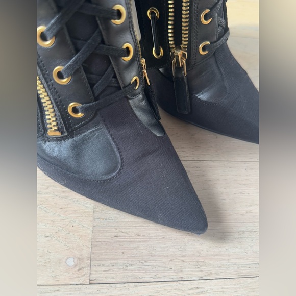 Nine West black tie up booties with zipper. Size 7 1/2 - Picture 4 of 15